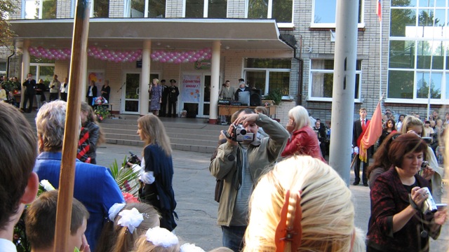 Директор лицея Марина Алексеевна представляет первоклассников.