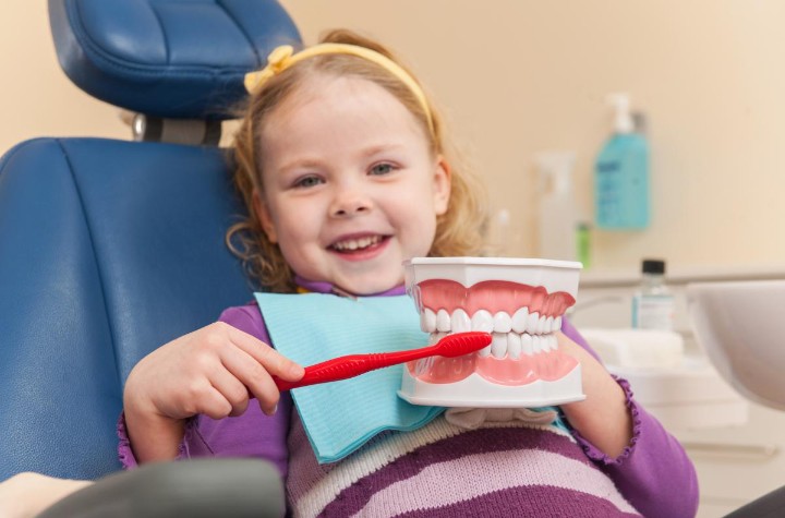 Существует несколько вариантов ортодонтического лечения детских зубов. 