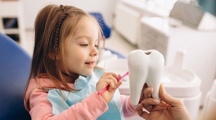 Поощряйте ребенка за то, что он собирается пойти к стоматологу. 