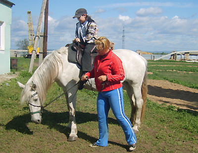 Посещение конно-спортивного клуба.