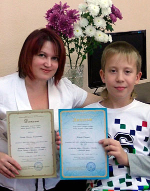 Колосов Даниил, победитель конкурса «Радуга цвета», и его педагог Нечаева Евгения Владленовна.