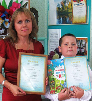 Поляков Михаил, победить конкурса «Детский исследовательский проект», и руководитель проекта Сенченкова Марина Владимировна.